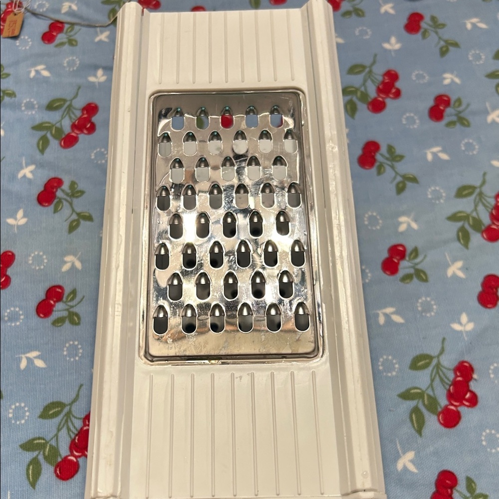 Green and White Cheese Grater Set - Picture 13 of 16
